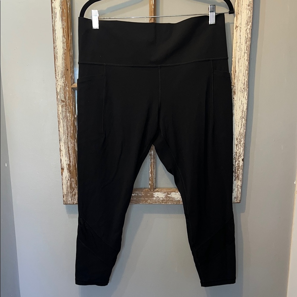 Athleta Black High-Waisted 3/4 Leggings Xlarge like new